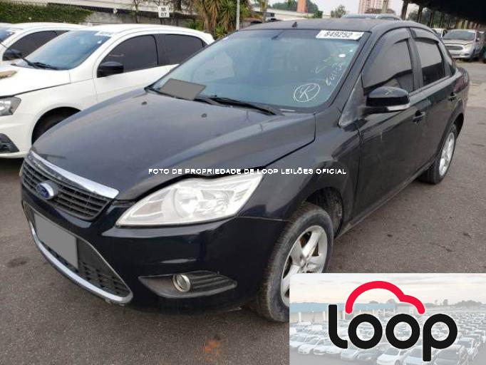FORD FOCUS SEDAN 10/10