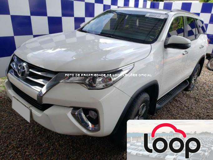 TOYOTA HILUX SW4 19/19